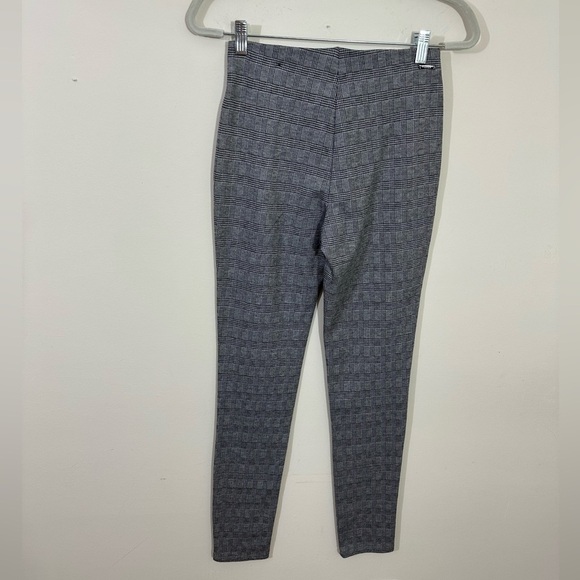 Tahari sz sm knit pant in a muted plaid in brown and tan.  Straight leg - Picture 3 of 14